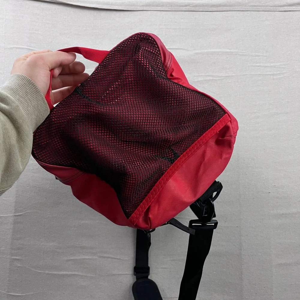 Nike Duffel Bag Unisex Large‎ Red Black Max Air Padded Strap Ventilated Pocket